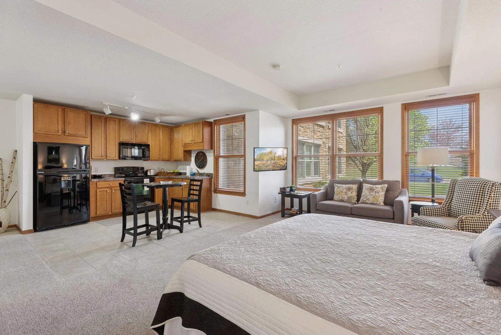 Guest suite kitchenette!