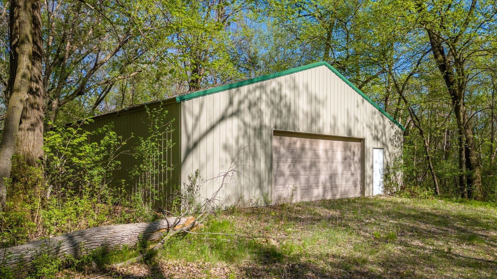 24-Garage_Storage.jpg