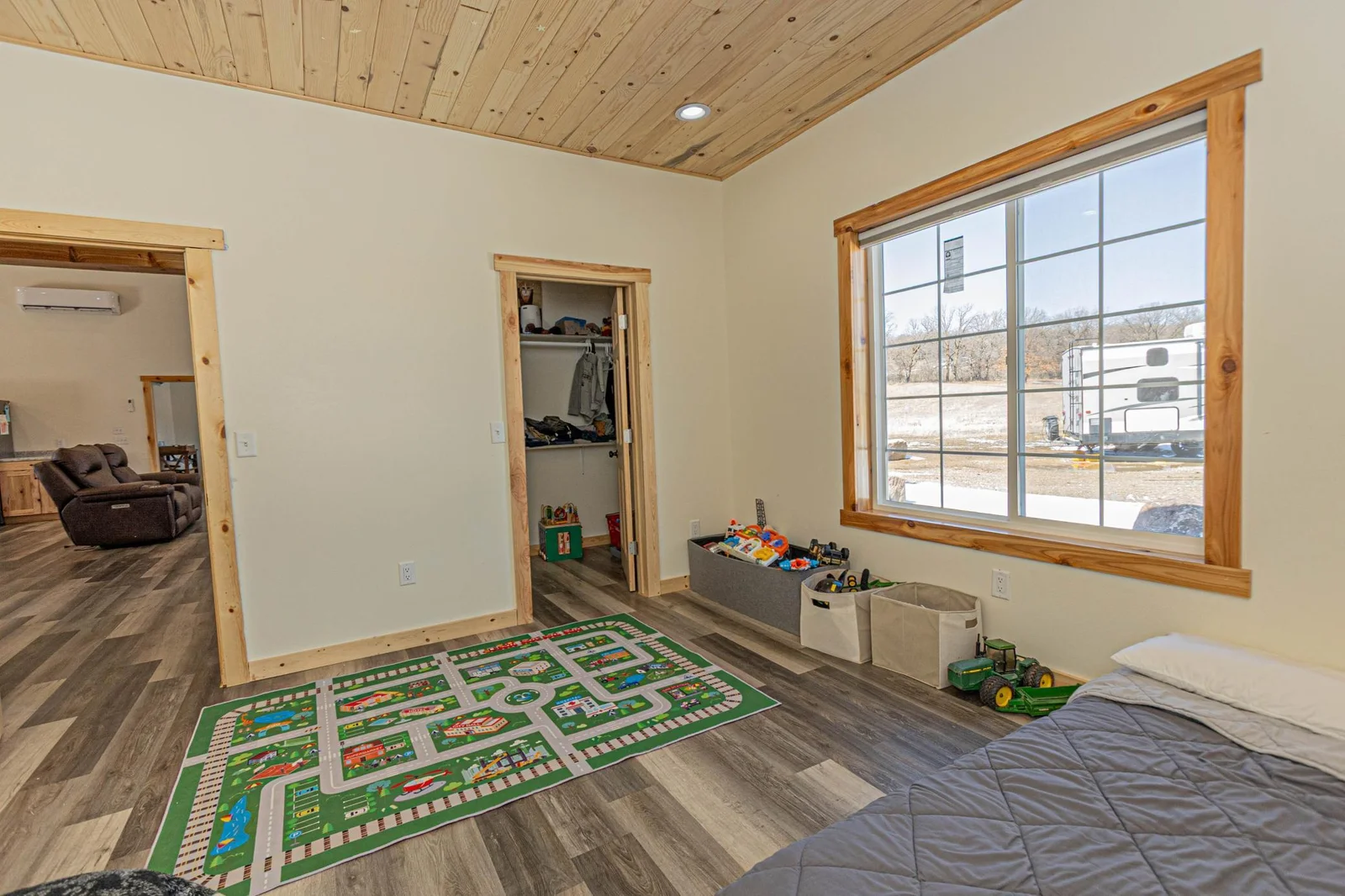 Bedroom 2 w/ closet.jpg
