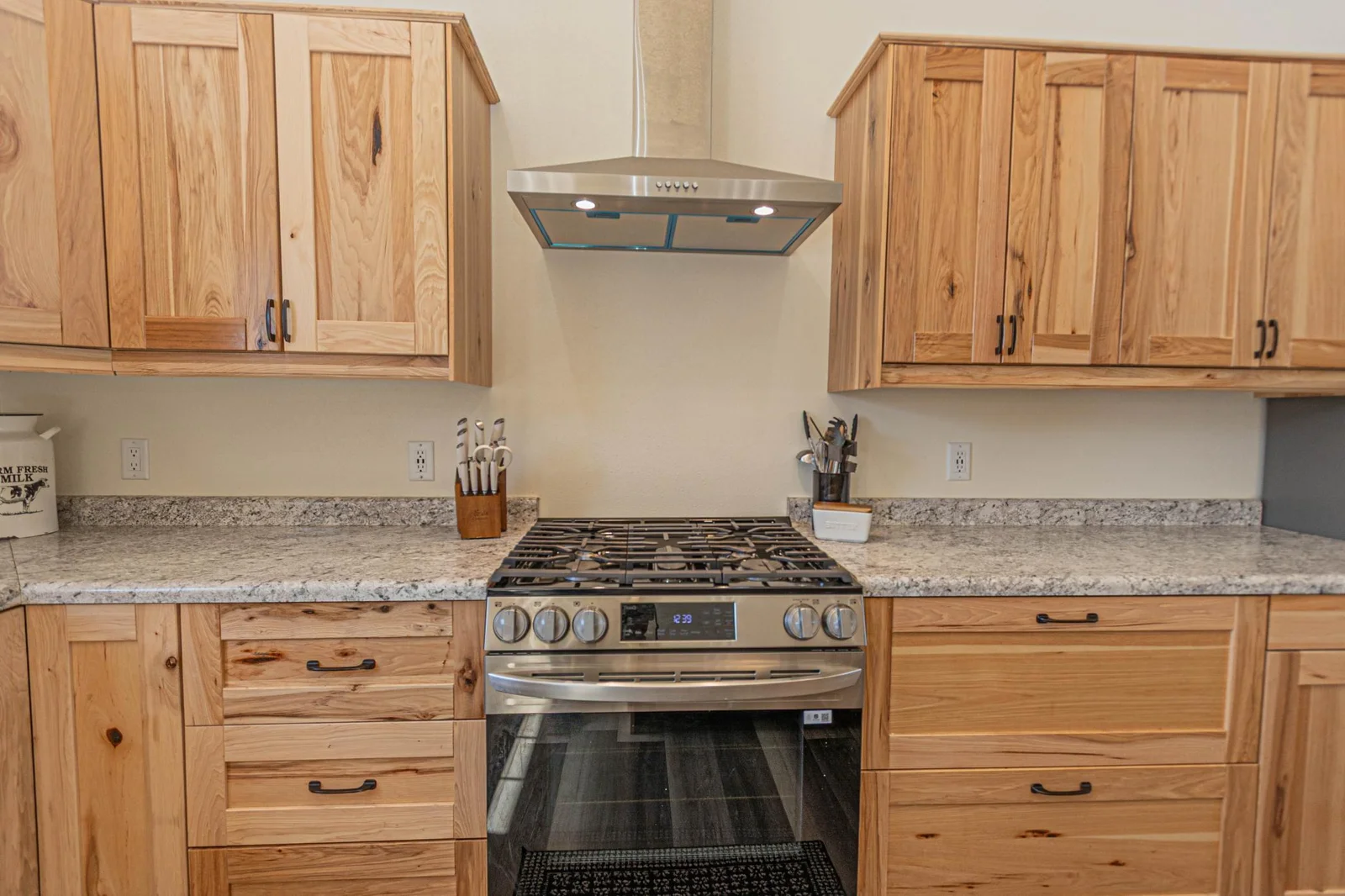 Gas Stove w/ Vent Hood.jpg