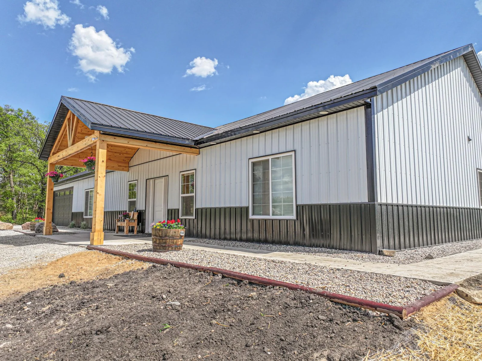 Covered/Landscaped Front Entry.jpg