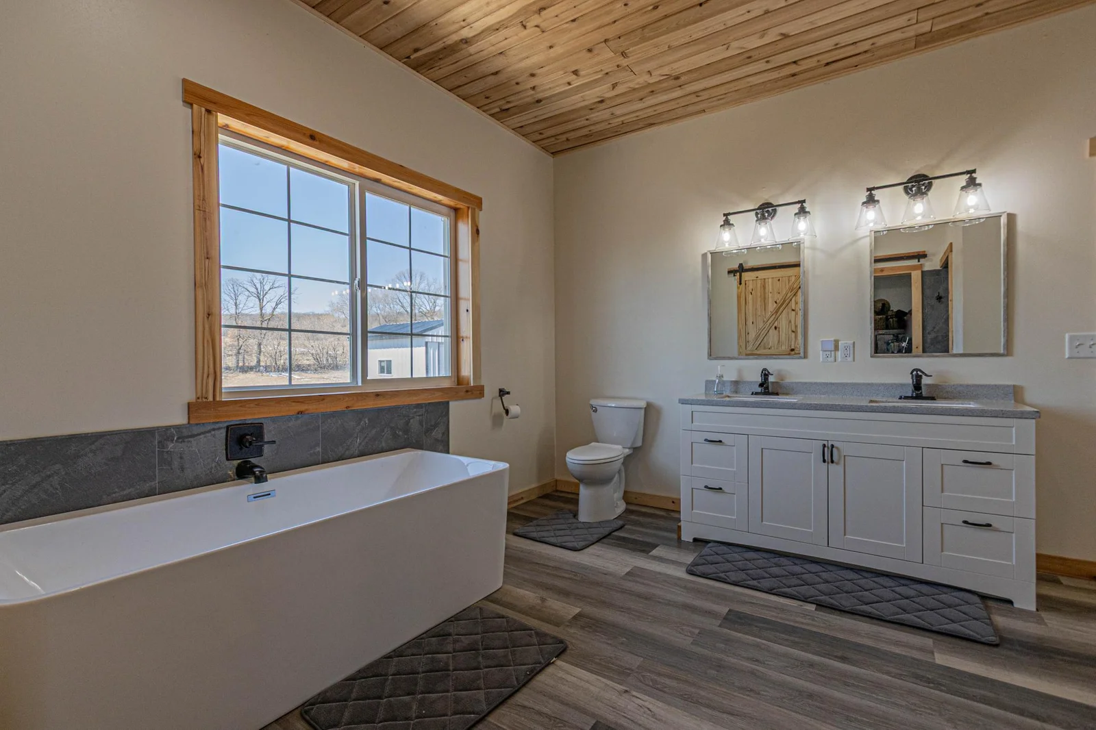 Owner's Bath.jpg