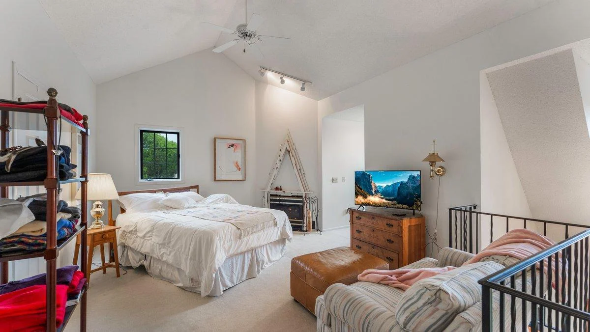Check out the size of the owner's suite with a 36ft. walk in closet & a full bathroom with tile.