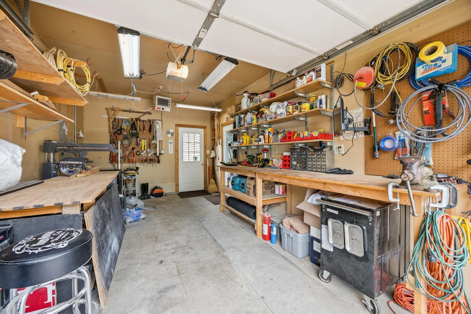 3rd stall workshop with separate entrance and heated