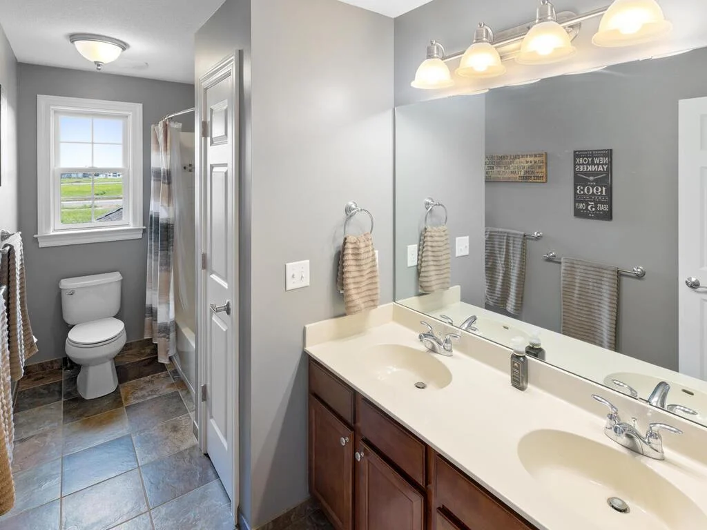 16260 Berens Ct NW Prior Lake MN 55379 USA-060-029-057-MLS_Size.jpg