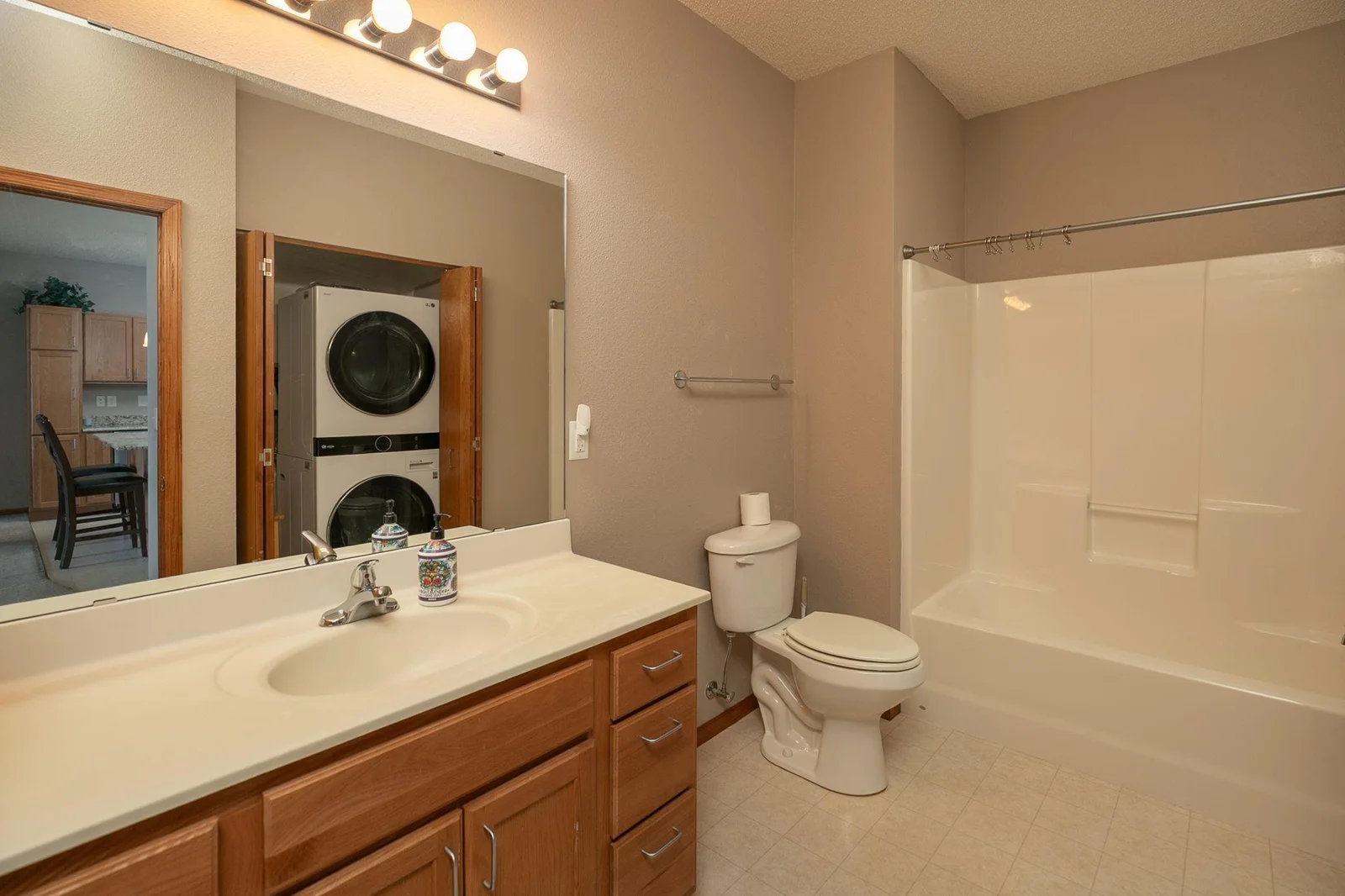 16-web-or-mls-16-Bathroom.jpg