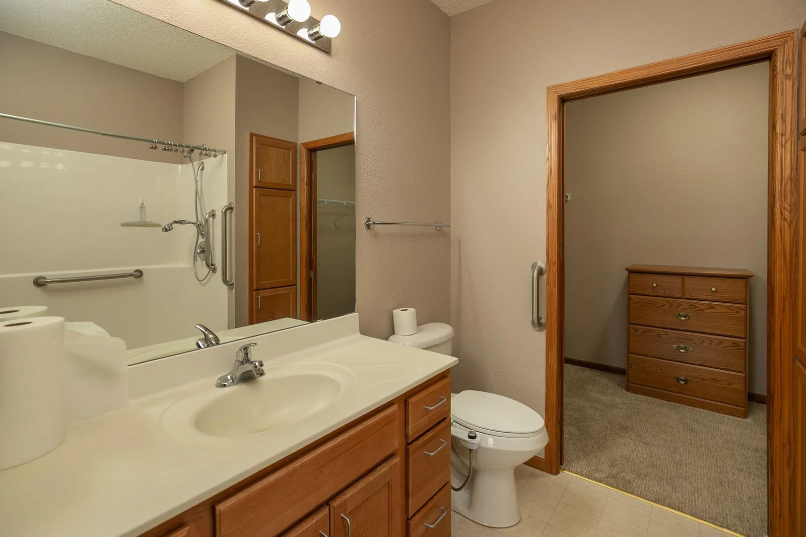 12-web-or-mls-12-Primary Bathroom.jpg