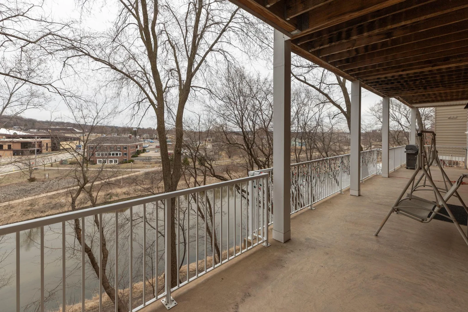 21-web-or-mls-21-Community Patio.jpg