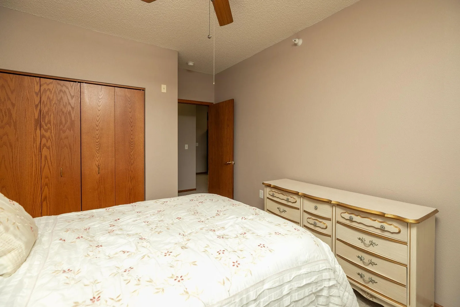 15-web-or-mls-15-Bedroom 2.jpg
