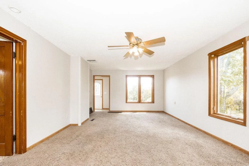 Living Room_001.jpg