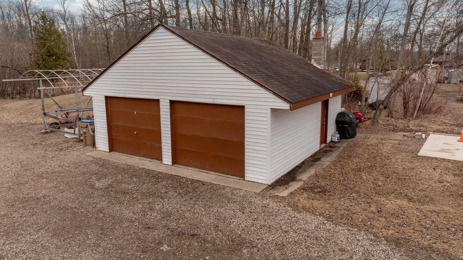 Oversized 2+ car garage for all your cabin toys