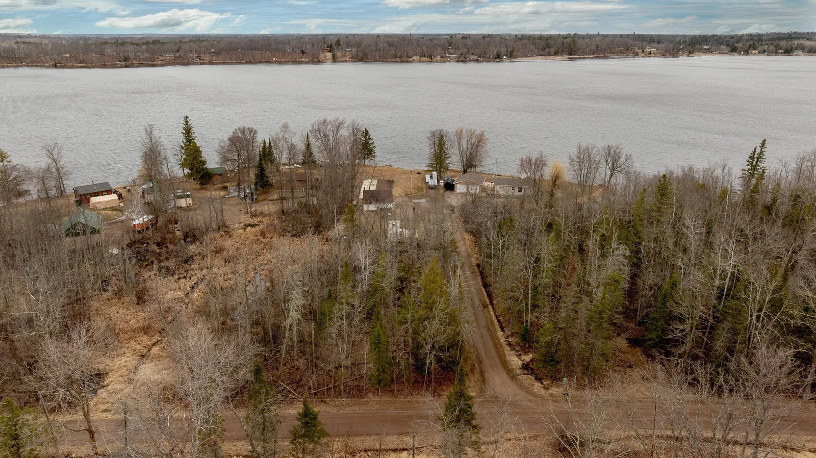 Best of both worlds- wooded and lake shore views
