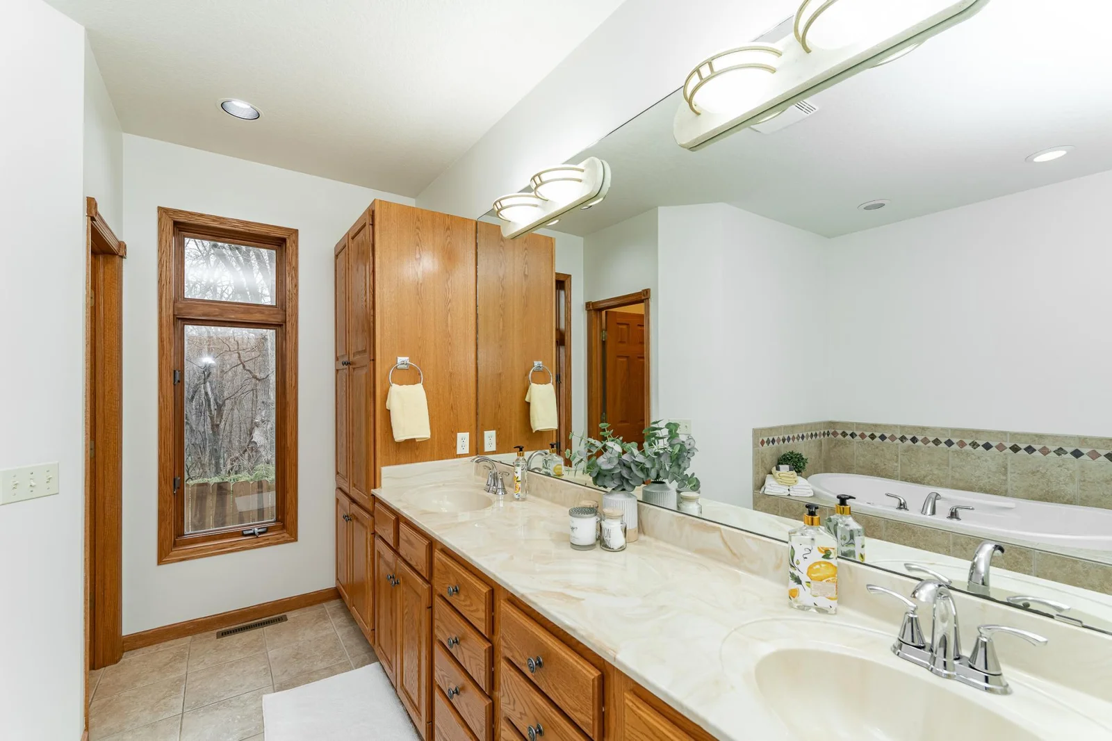 Plentiful storage, double sinks and large vanity. Love that natural light!