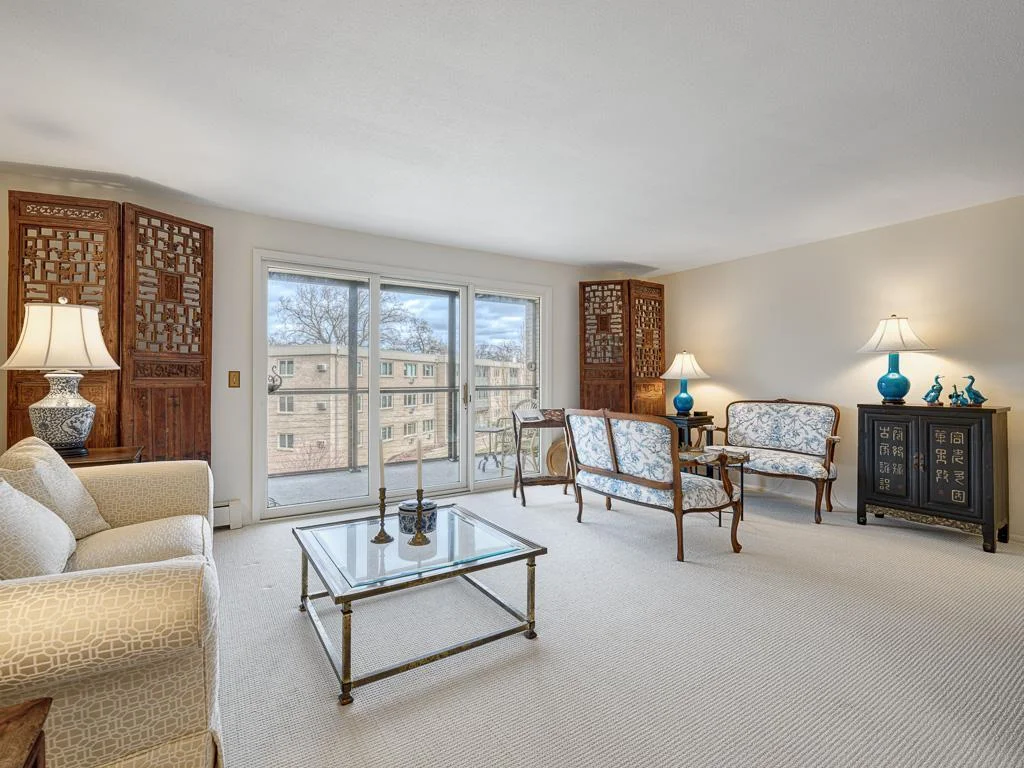 3 - Living Room.jpg