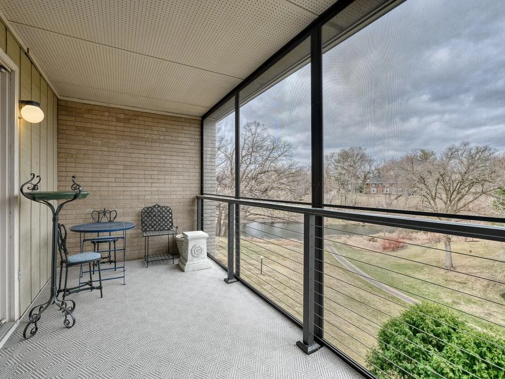 14 - Screened Porch.jpg