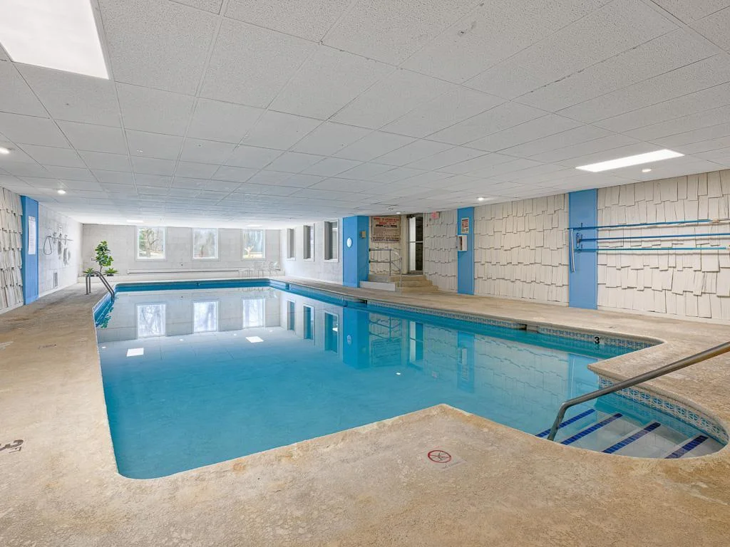 16 - Interior Pool.jpg