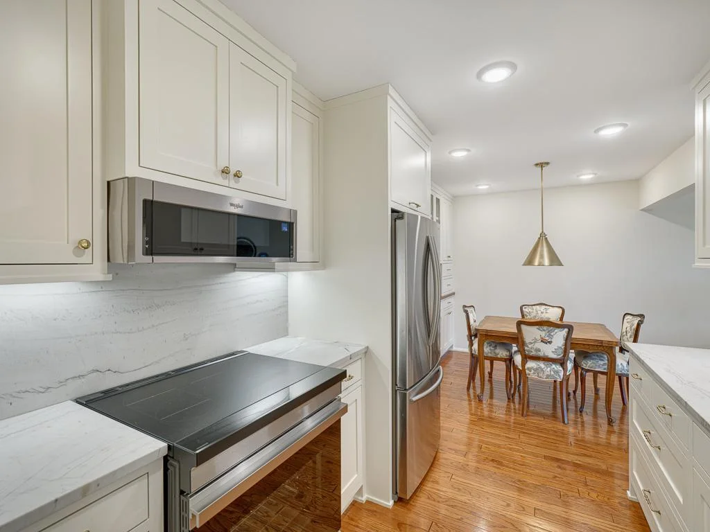 8 - Kitchen.jpg