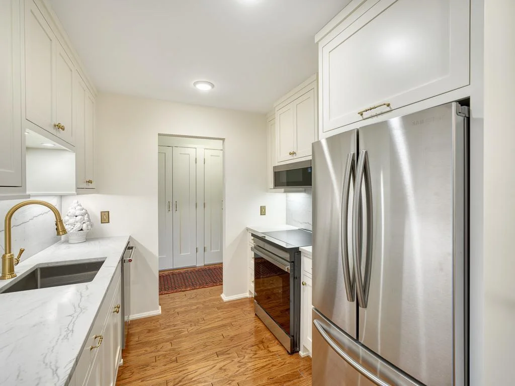 6 - Kitchen.jpg