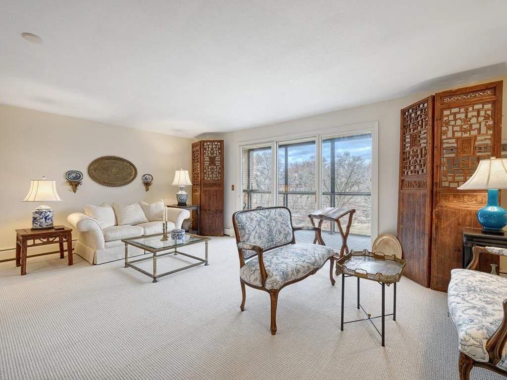 2 - Living Room.jpg