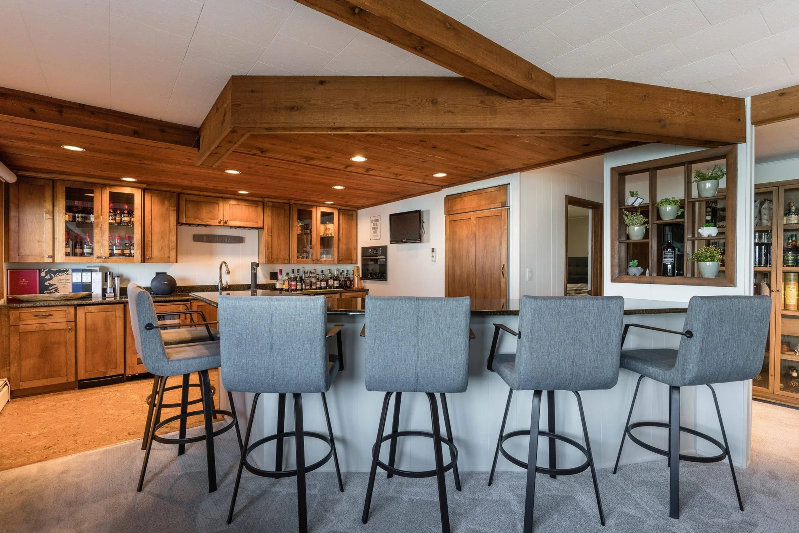 Lower level full wet bar