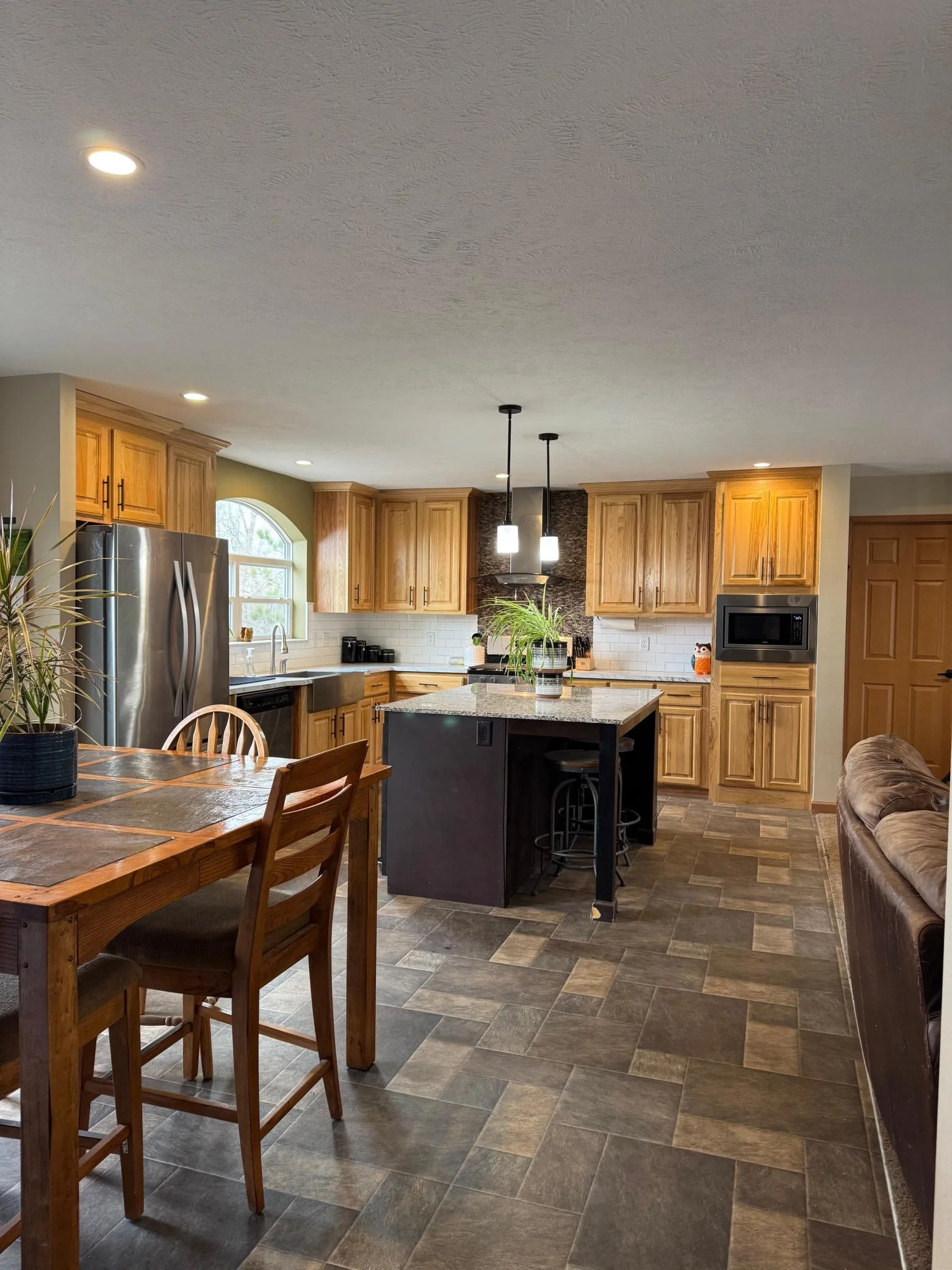 Eb.  Dining to Kitchen.jpg