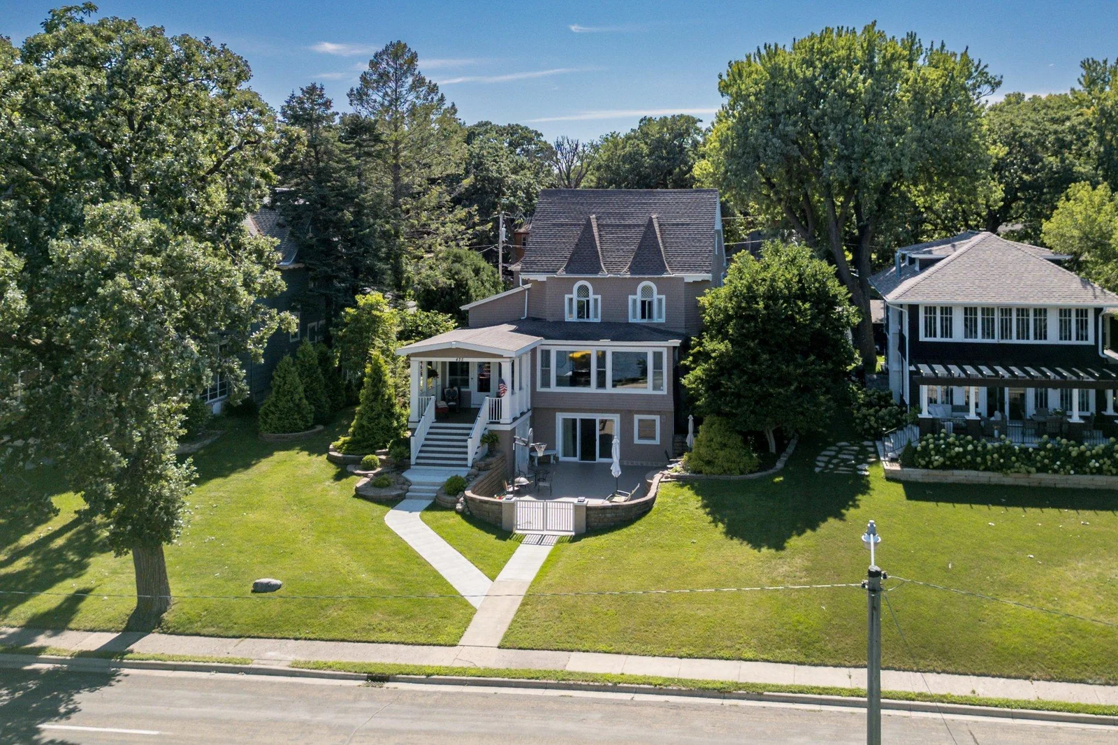 Photo 1 of 425 Lakeview