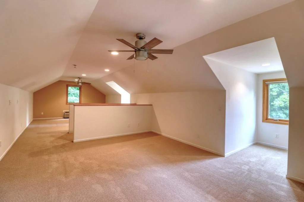 Guest Loft 1.jpg