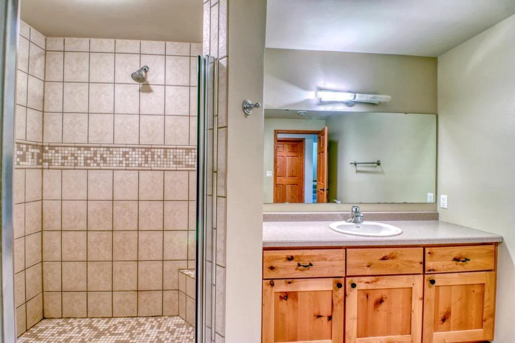 Lower Bath .jpg