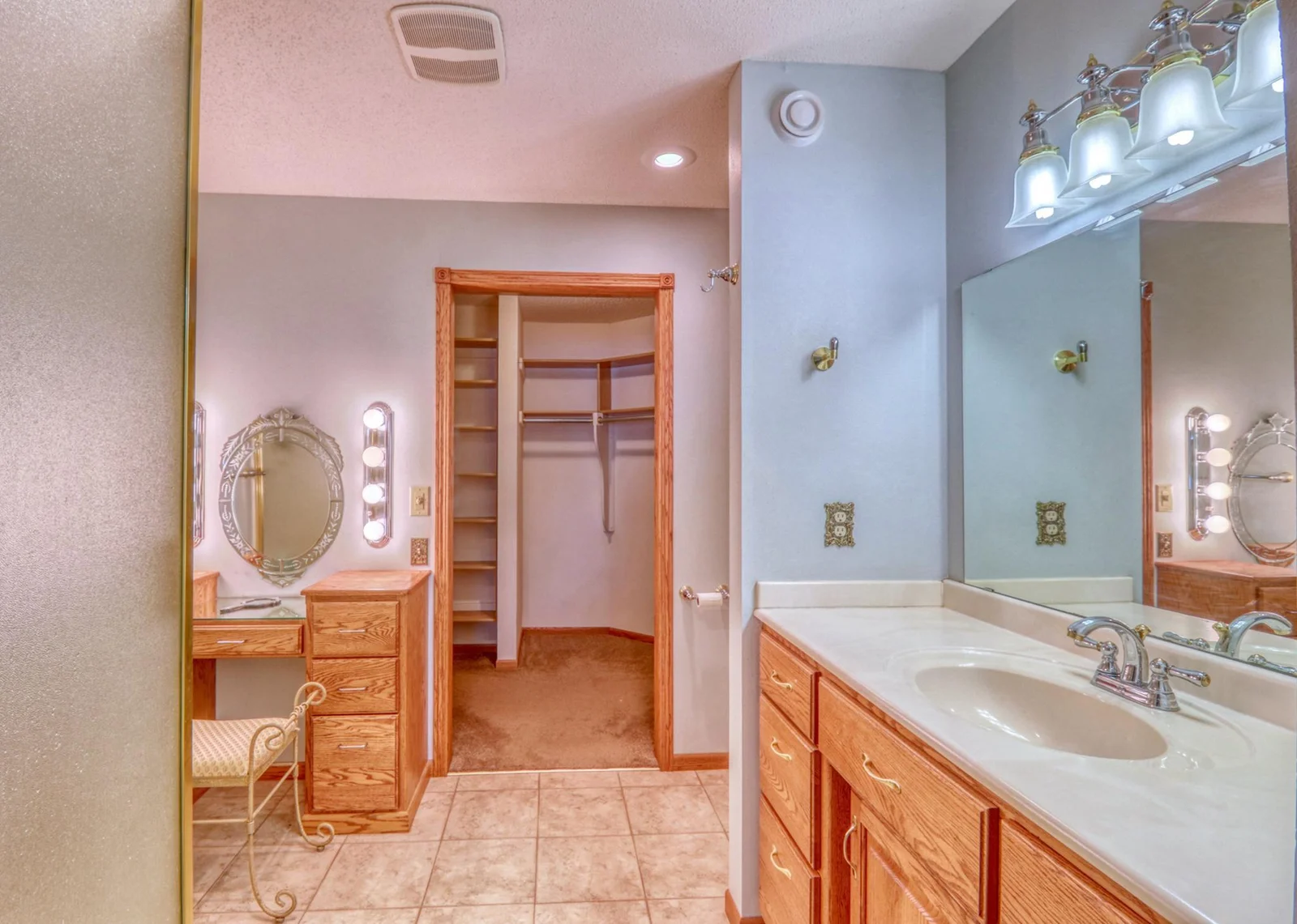 Ensuite Bath | Walk-In Closet