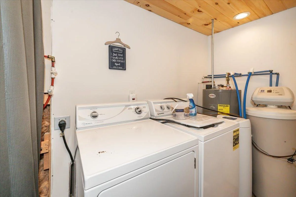 24-Laundry Room.jpg