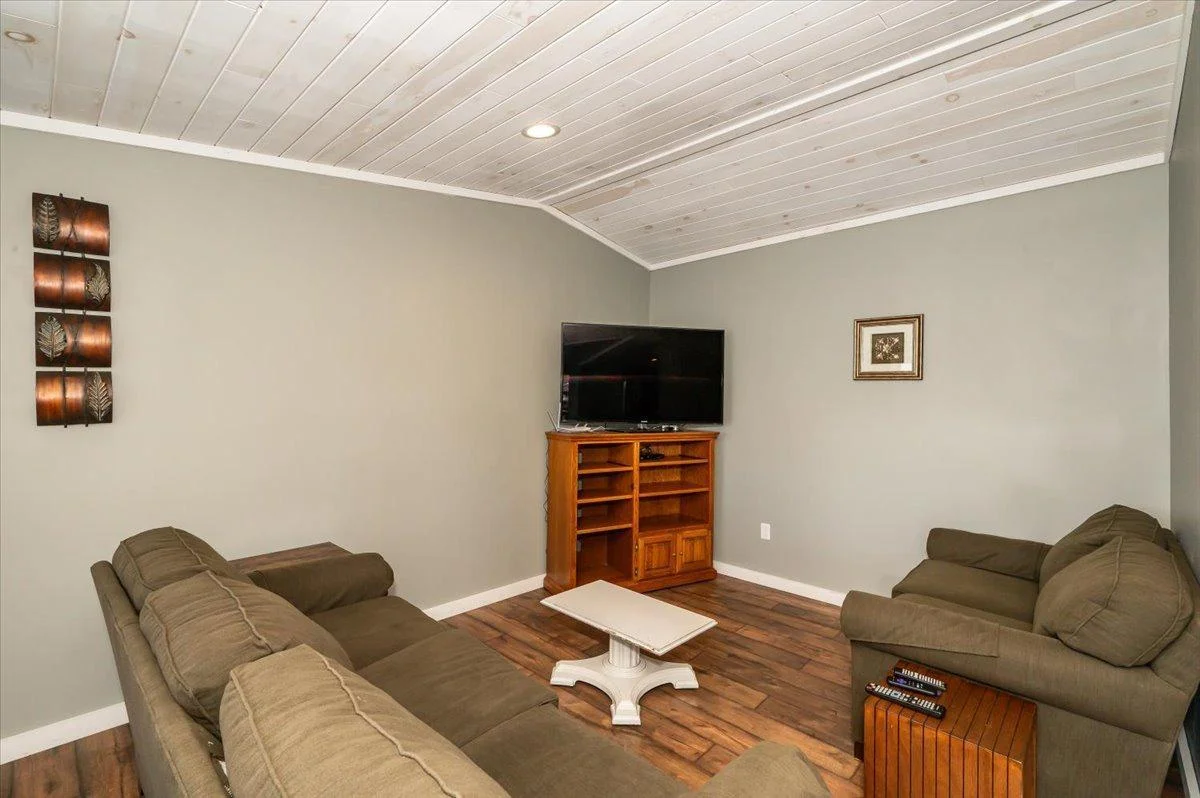 12-Living Room.jpg