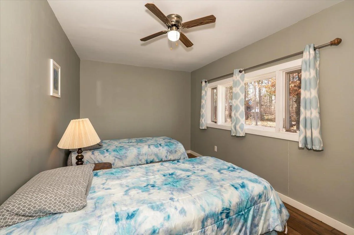 14-Bedroom.jpg