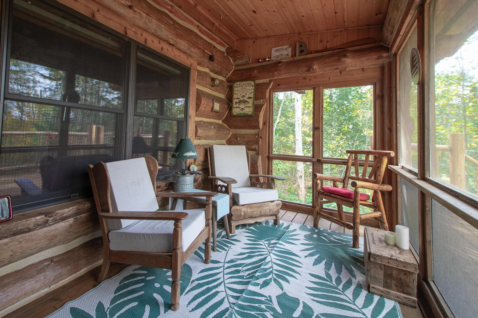 Screened in porch