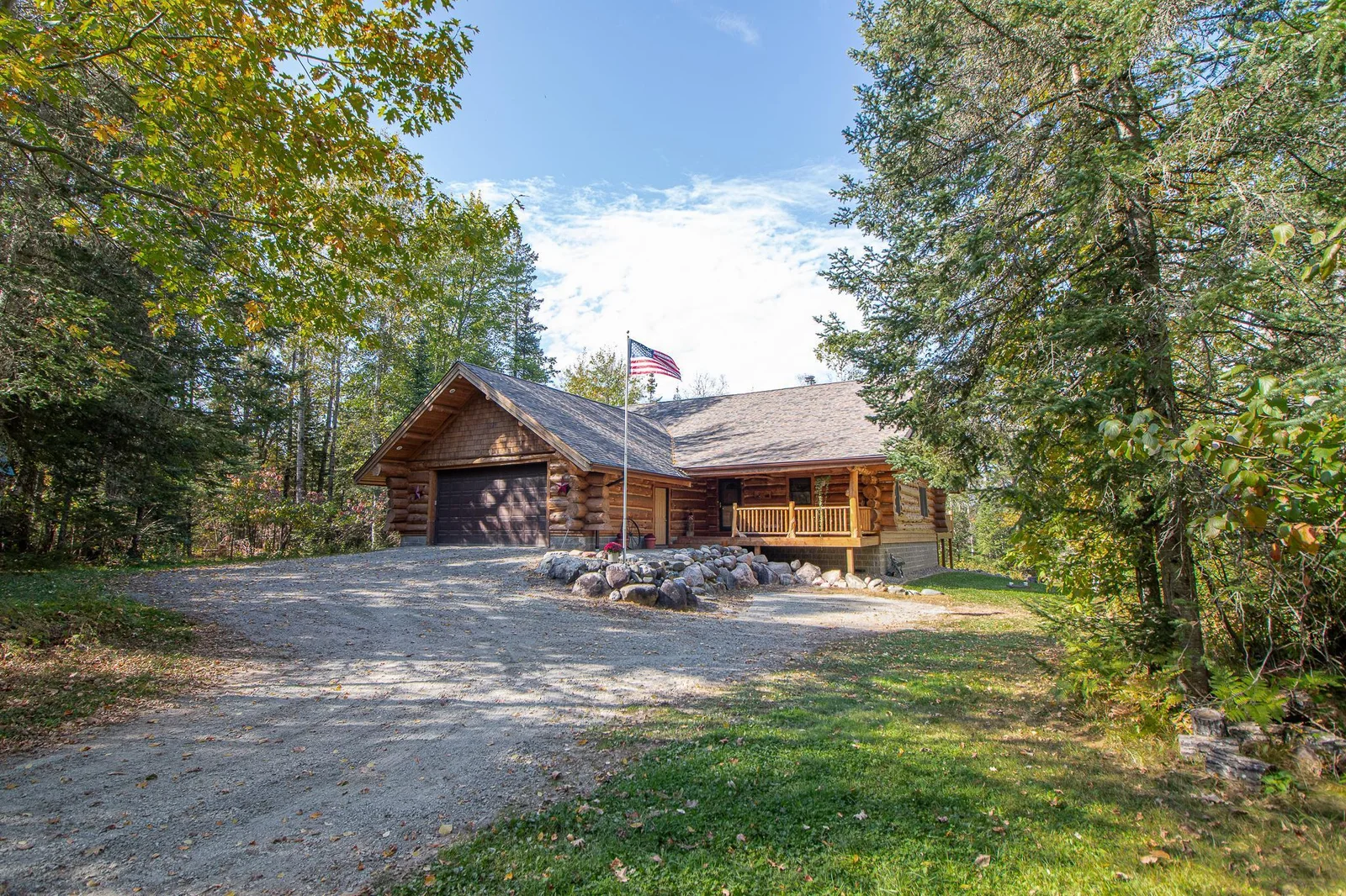 Custom Log Home w/private drive