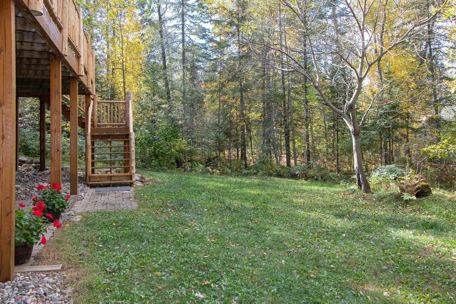 Steps off the deck to the yard