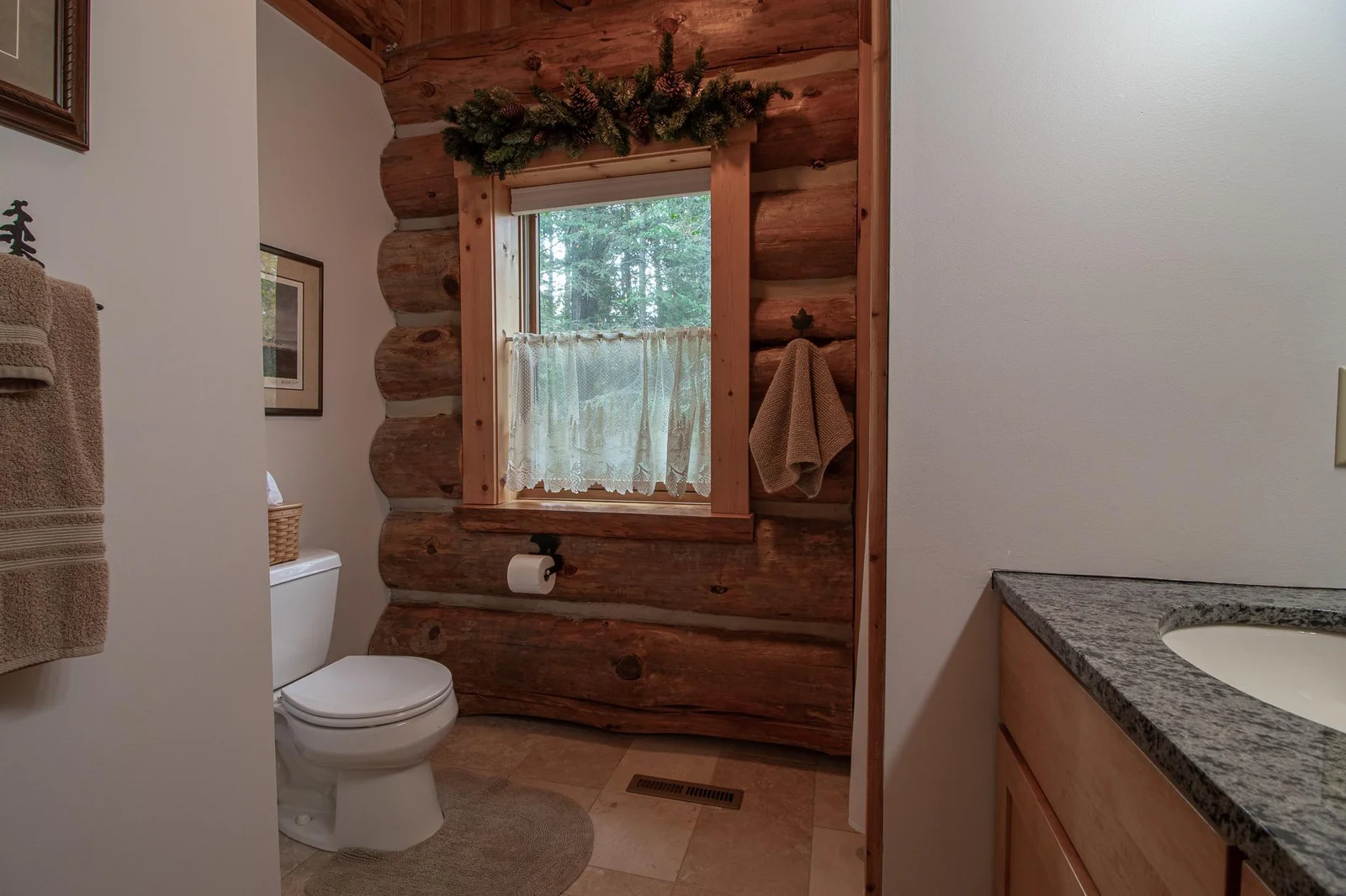 Main floor 1/2 bath