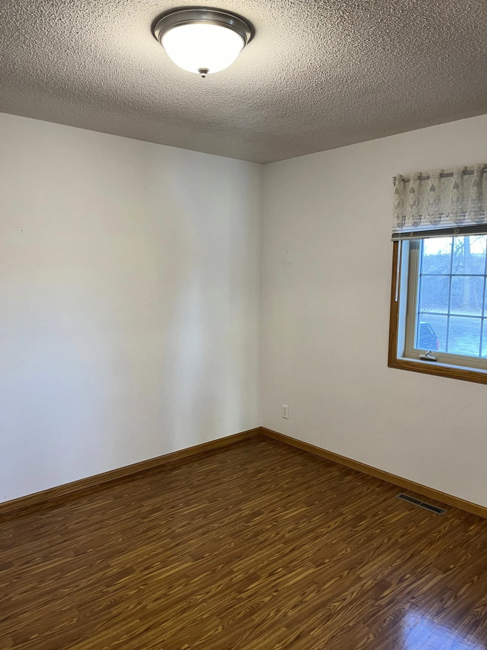 Bedroom 1.JPG