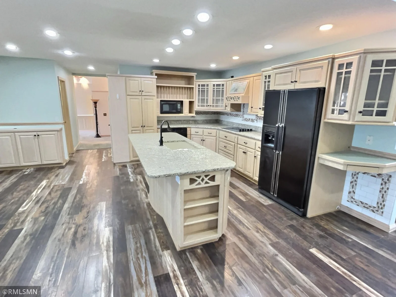 Enjoy this well thought out kitchen with ample cupboard storage and beautiful center island.
