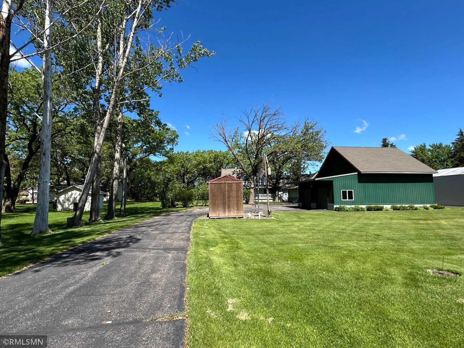 The property offer plentiful parking and room for hobbies in both the insulated pole building and in the oversized insulated and heated detached garage.he
