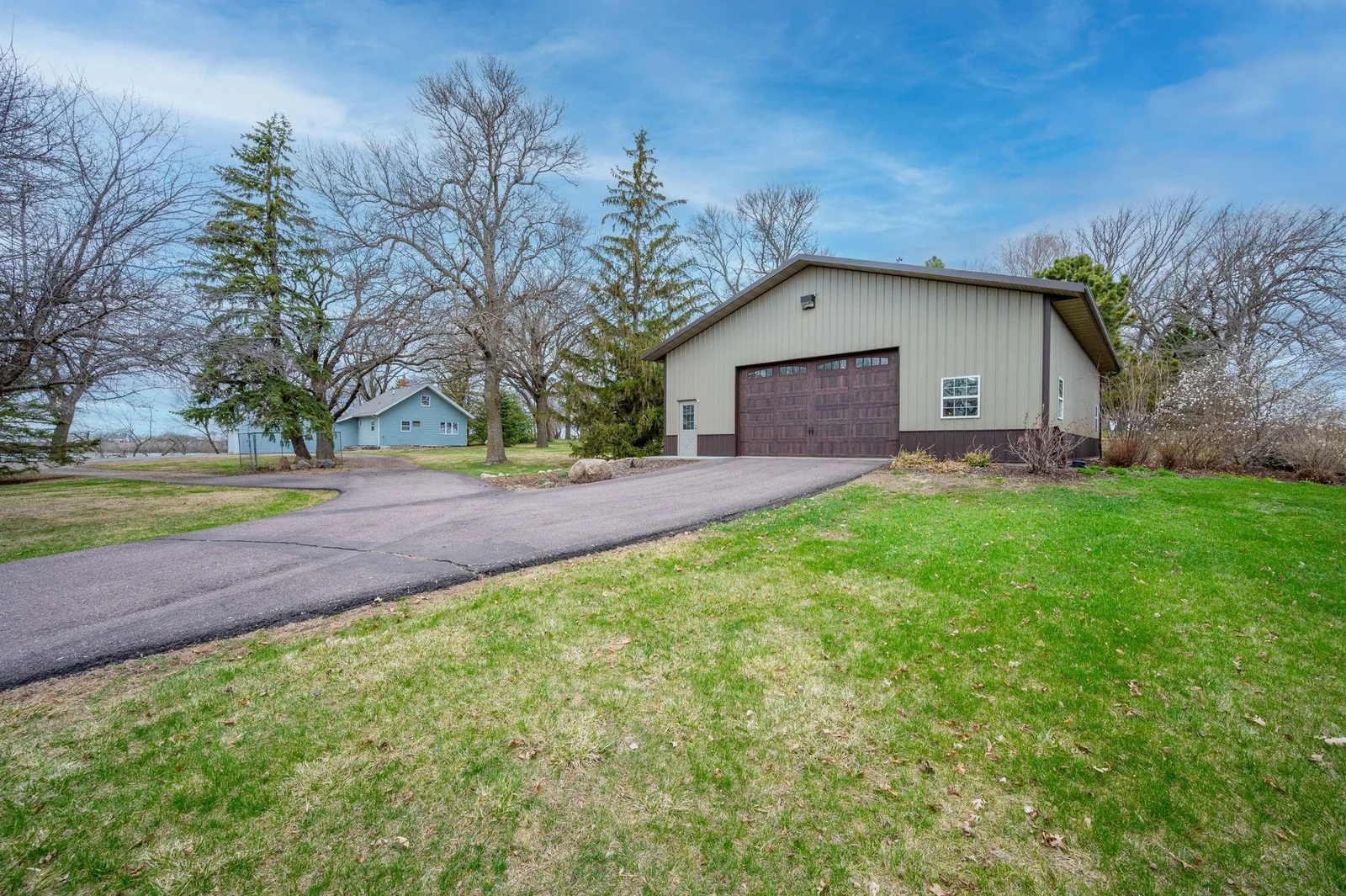 337 200th Ave Fairmont MN-02.jpg