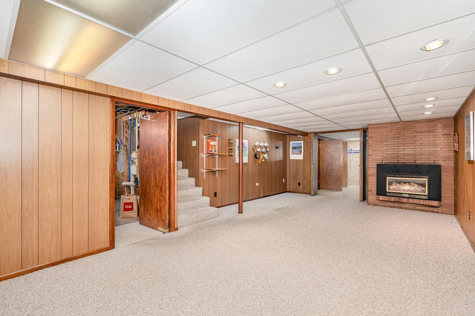 Gas fireplaces in both family and living rooms