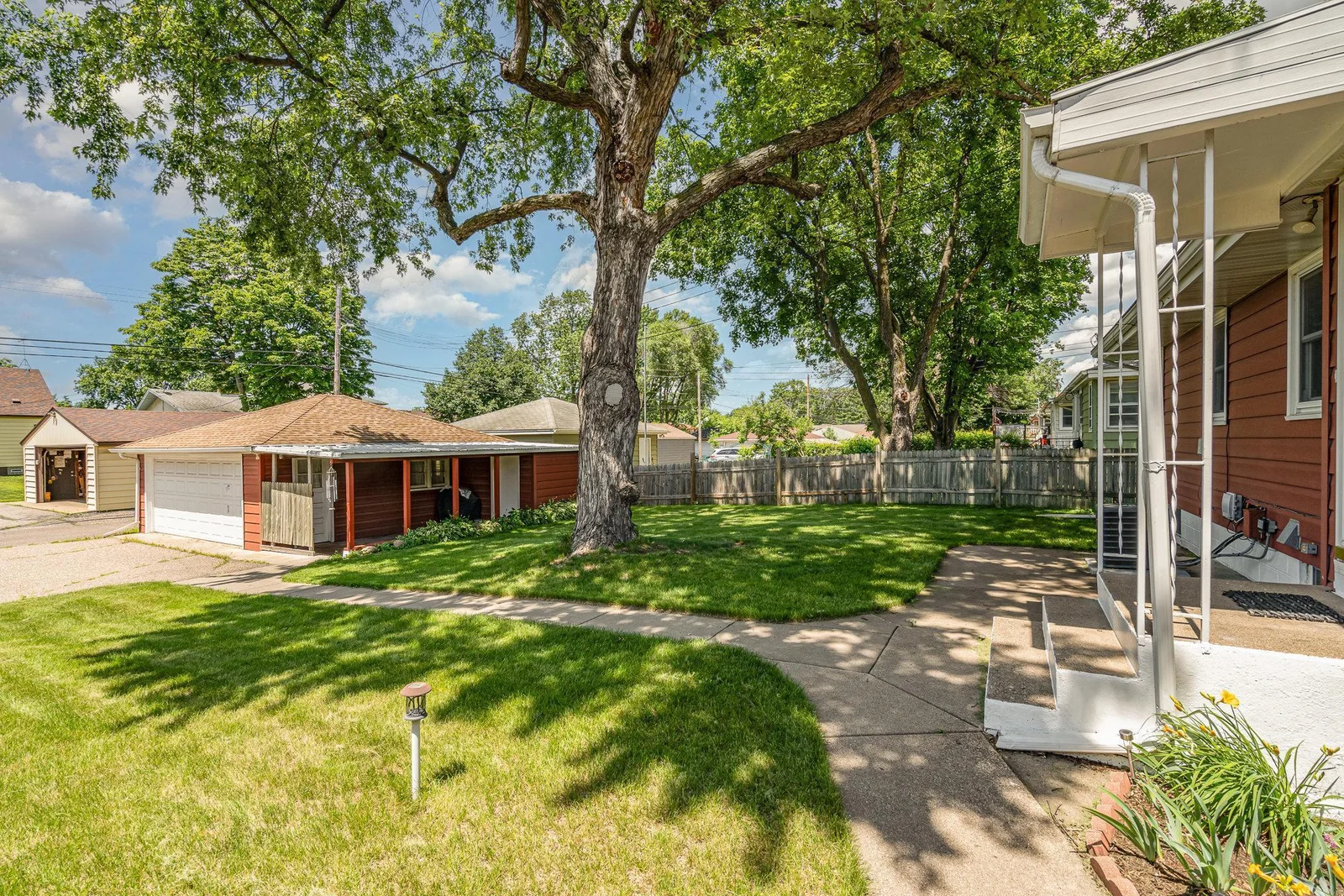 Delightful backyard with gentle slope