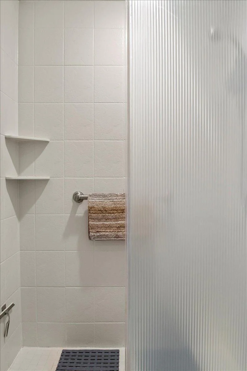 Primary Full En-Suite Bath