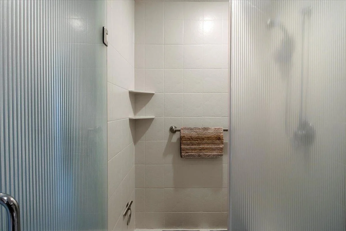Primary Full En-Suite Bath