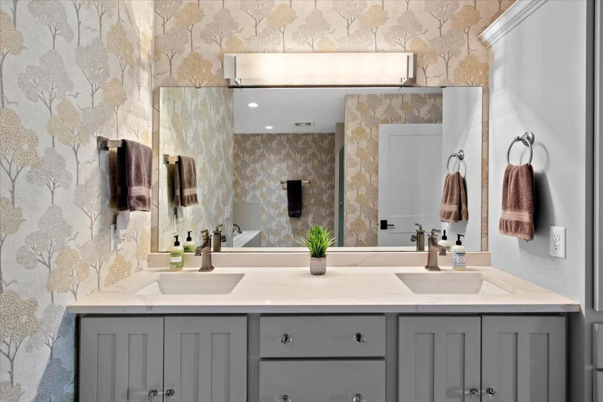 Primary Full En-Suite Bath