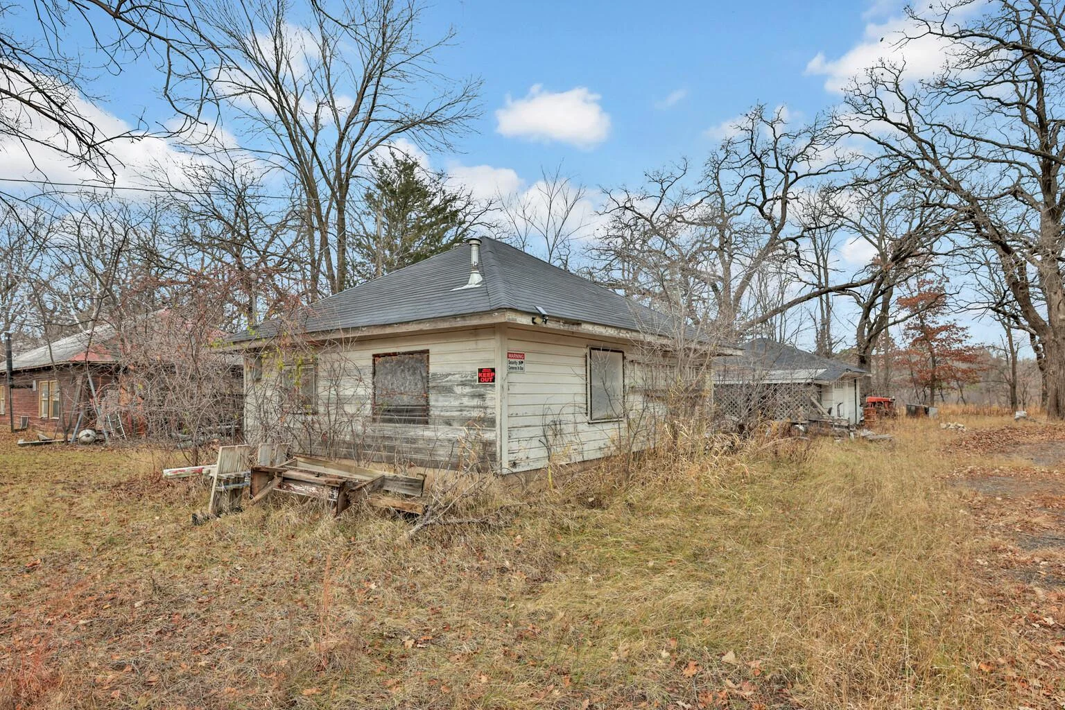 This building used for a wood shop.  Has a bath room but seller has no idea if it's operable or connected to anything.