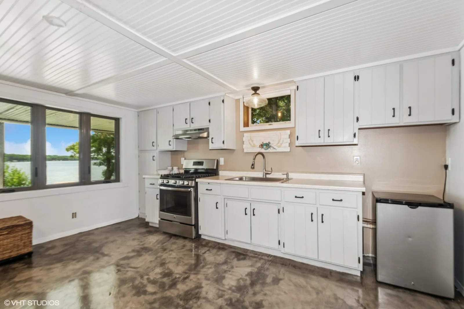 2nd kitchen in lower level makes it easy to entertain with the covered porch right outside