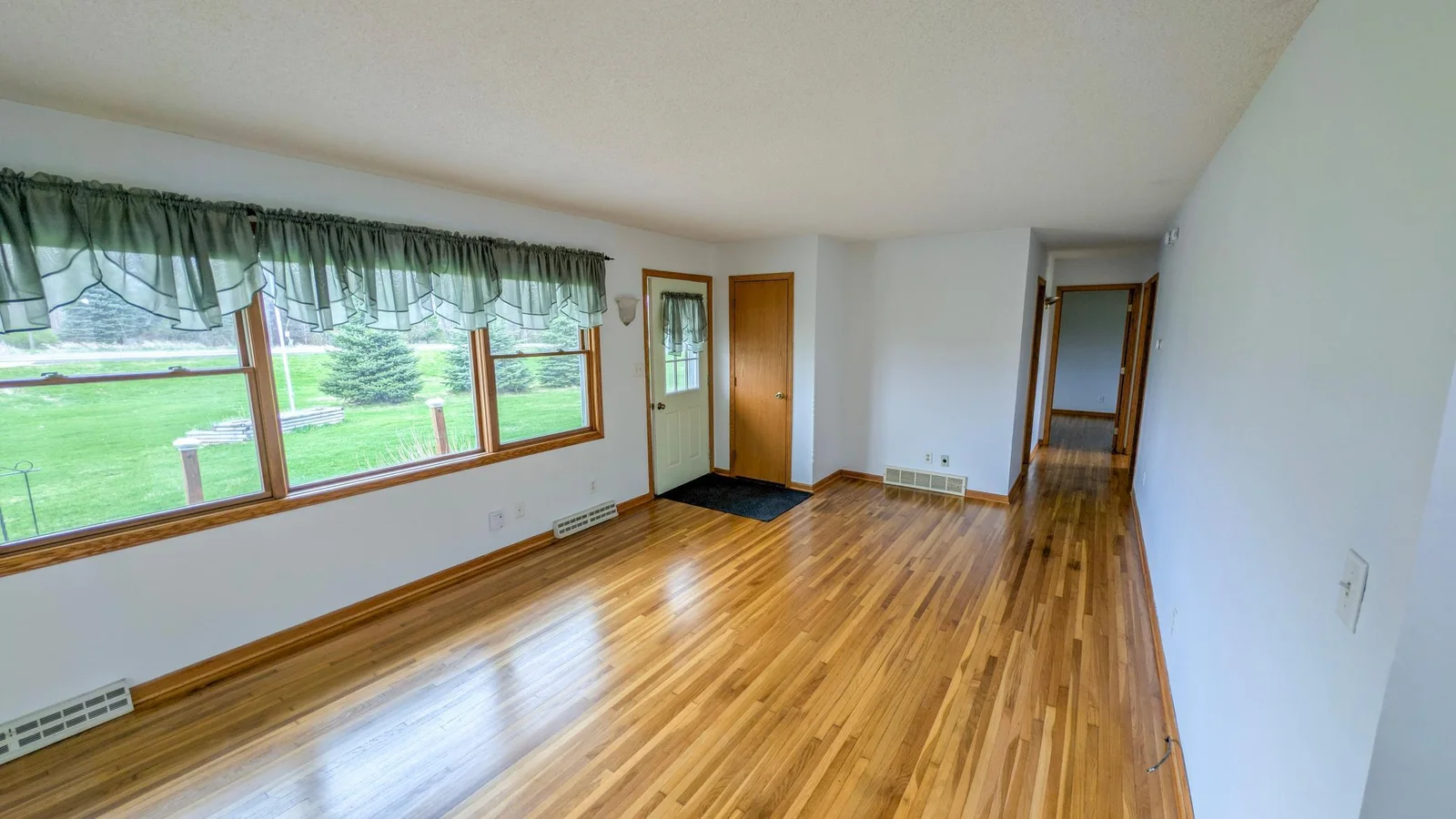 Living Room {Main}