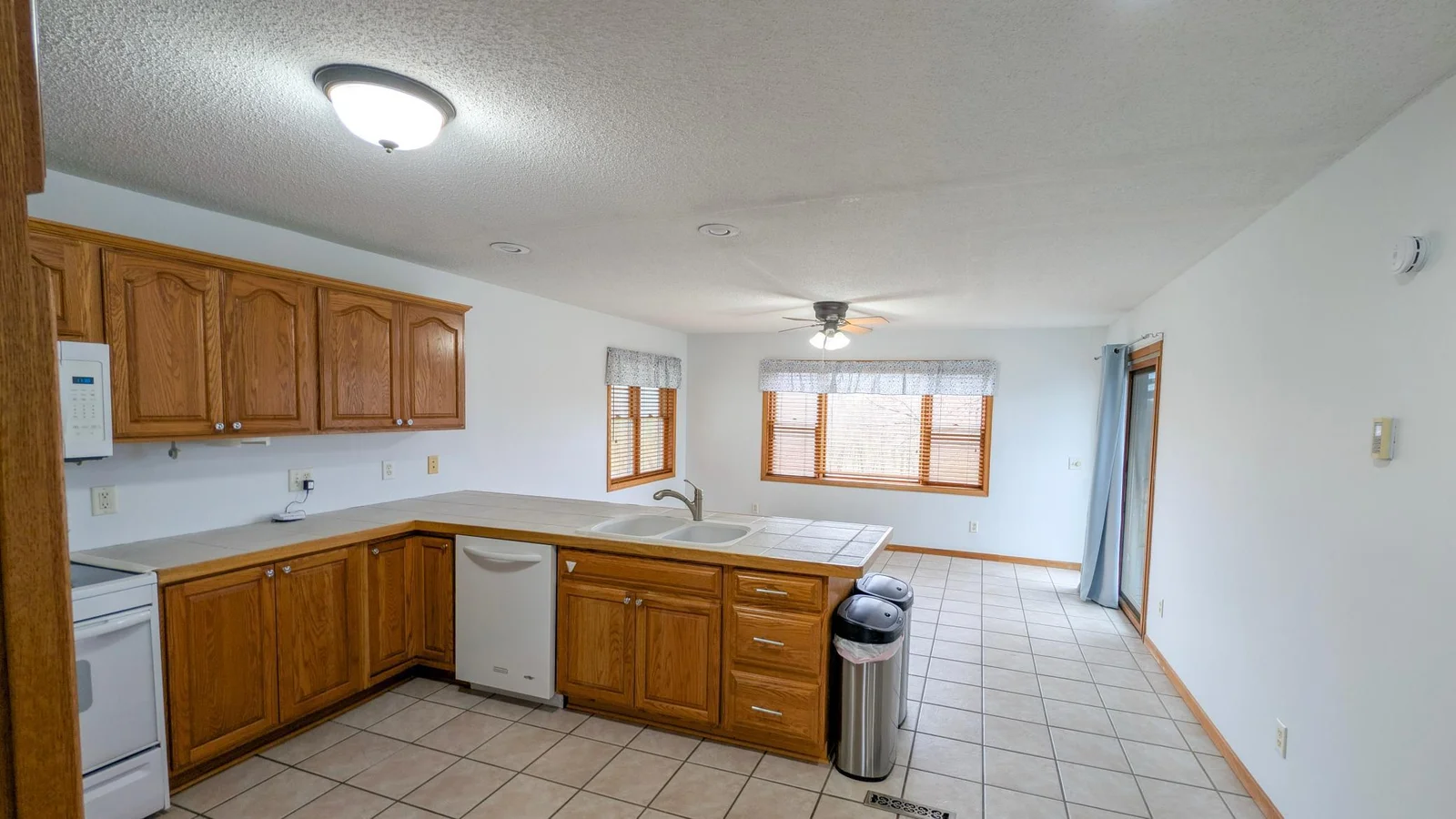 Kitchen I Dining Room