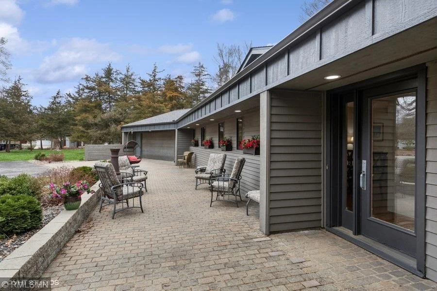 Amazing front patio area!